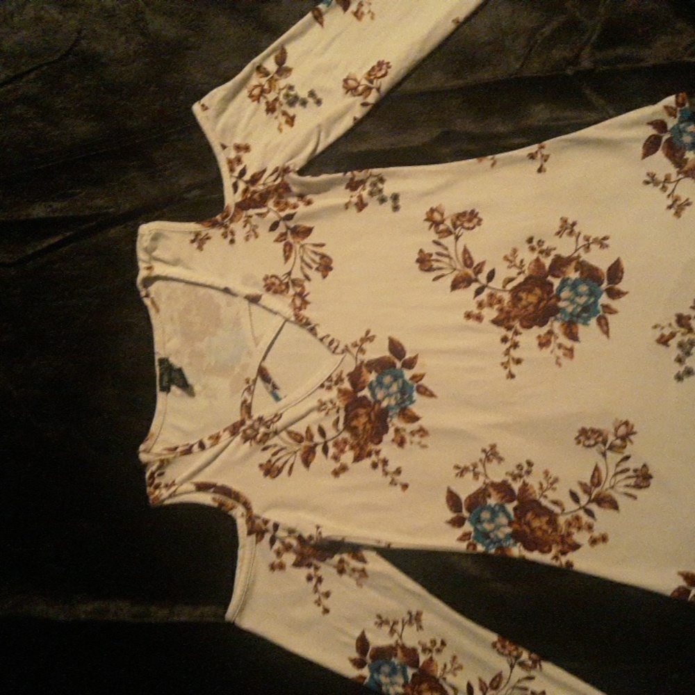 RUE 21 SIZE XS LONG SLEEVE FLORAL SHIRT - Picture 2 of 4
